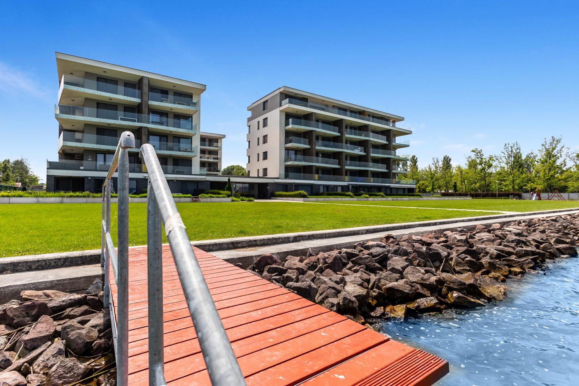 Lake Side Luxury Steps To The Lake Lela - Happy Rentals Balatonlelle Zewnętrze zdjęcie